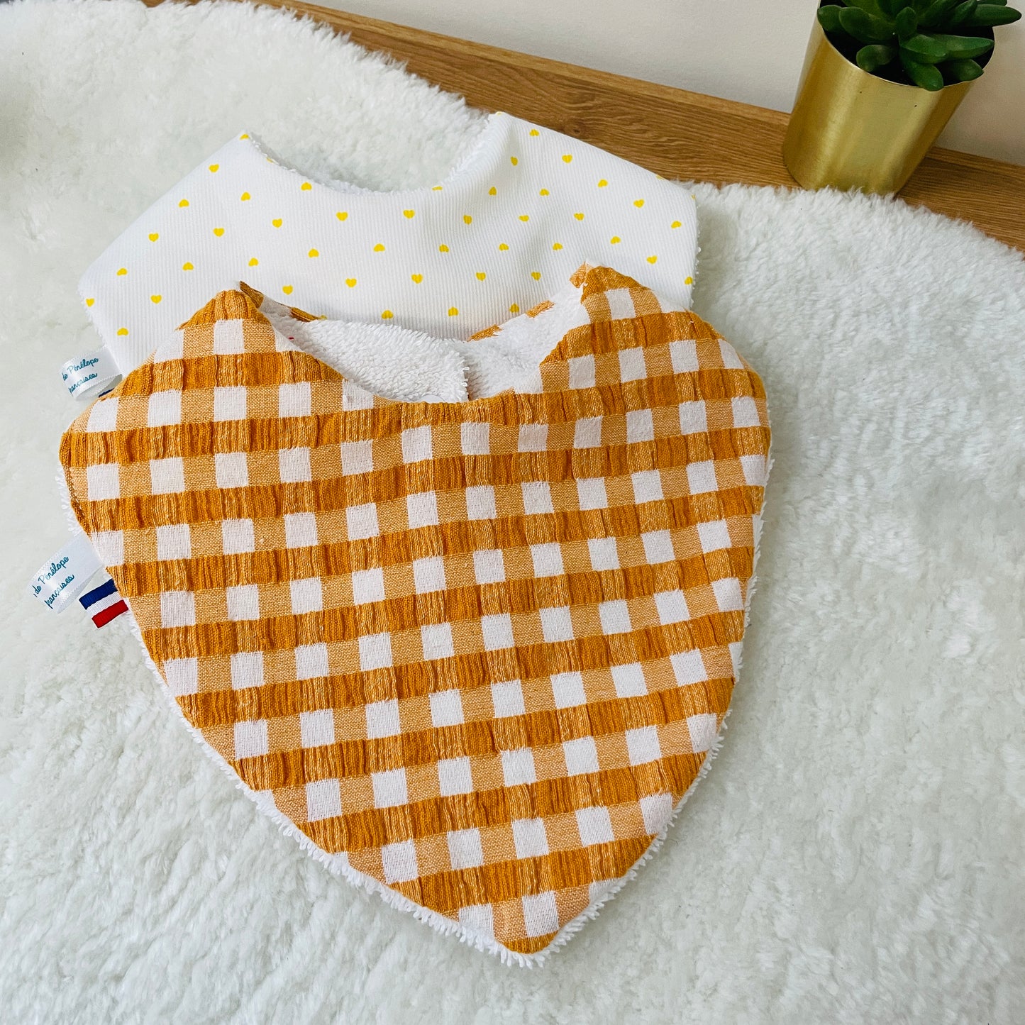 Duo de bavoirs avec prénom vichy jaune