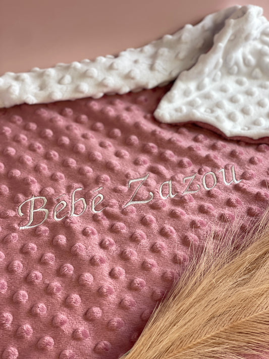 Couverture minky brodée