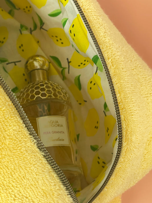 Trousse "Nuage" en éponge jaune – Douceur & Volume