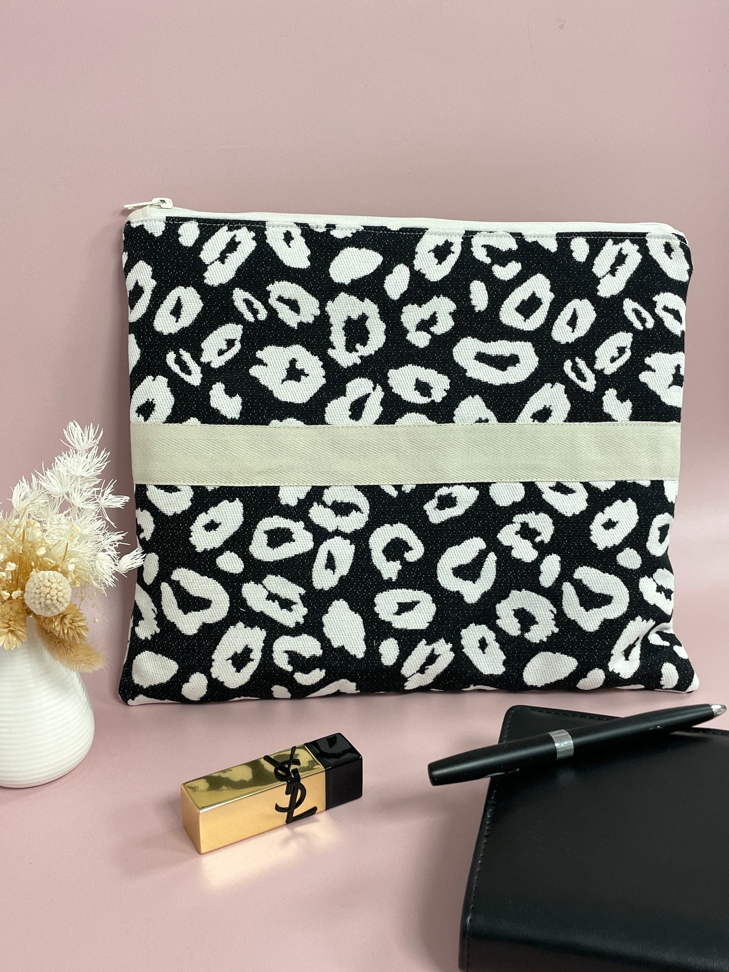 Grande pochette léopard noir ou beige