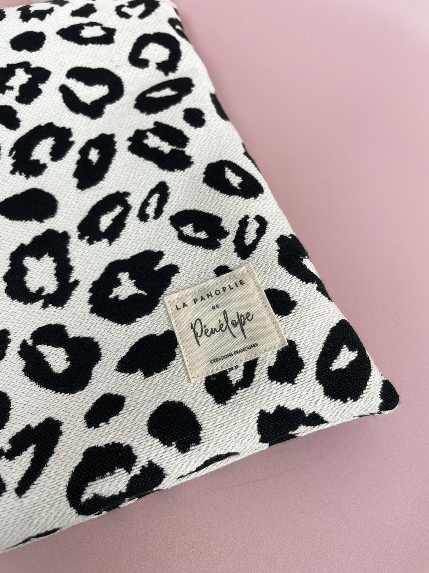 Grande pochette léopard noir ou beige