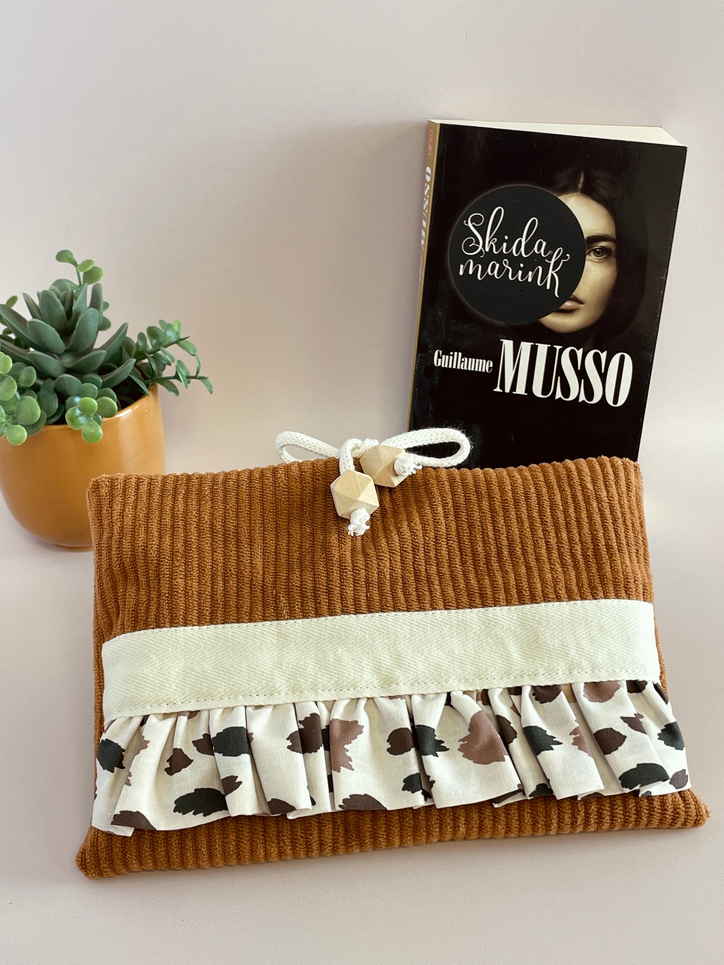 Pochette froufrou léopard pour livre ou liseuse