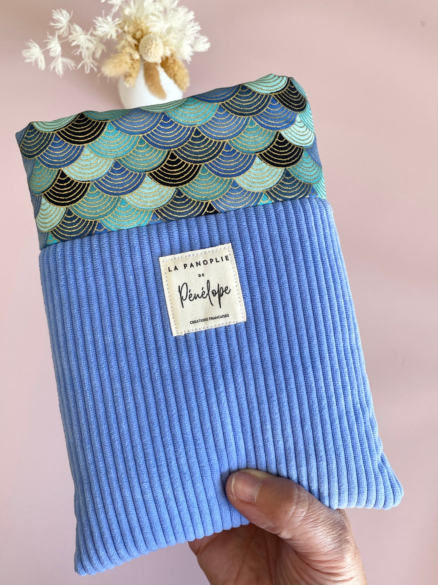 Pochette à livre molletonnée en velours bleu lavande