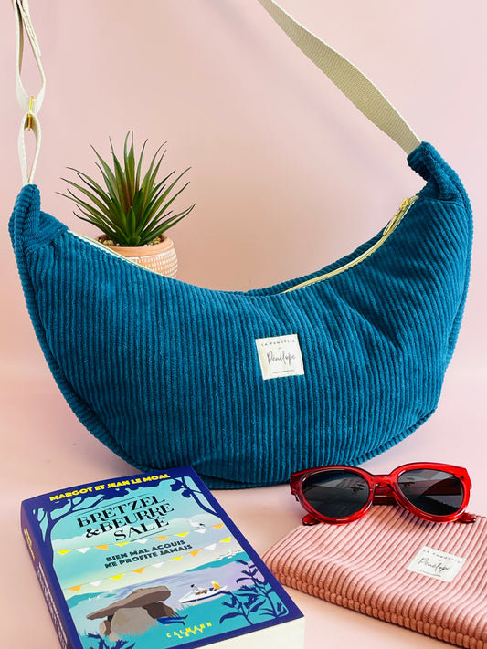 Sac demi lune en velours bleu canard