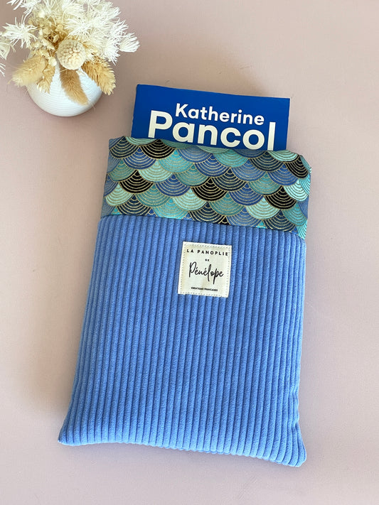 Pochette à livre molletonnée en velours bleu lavande