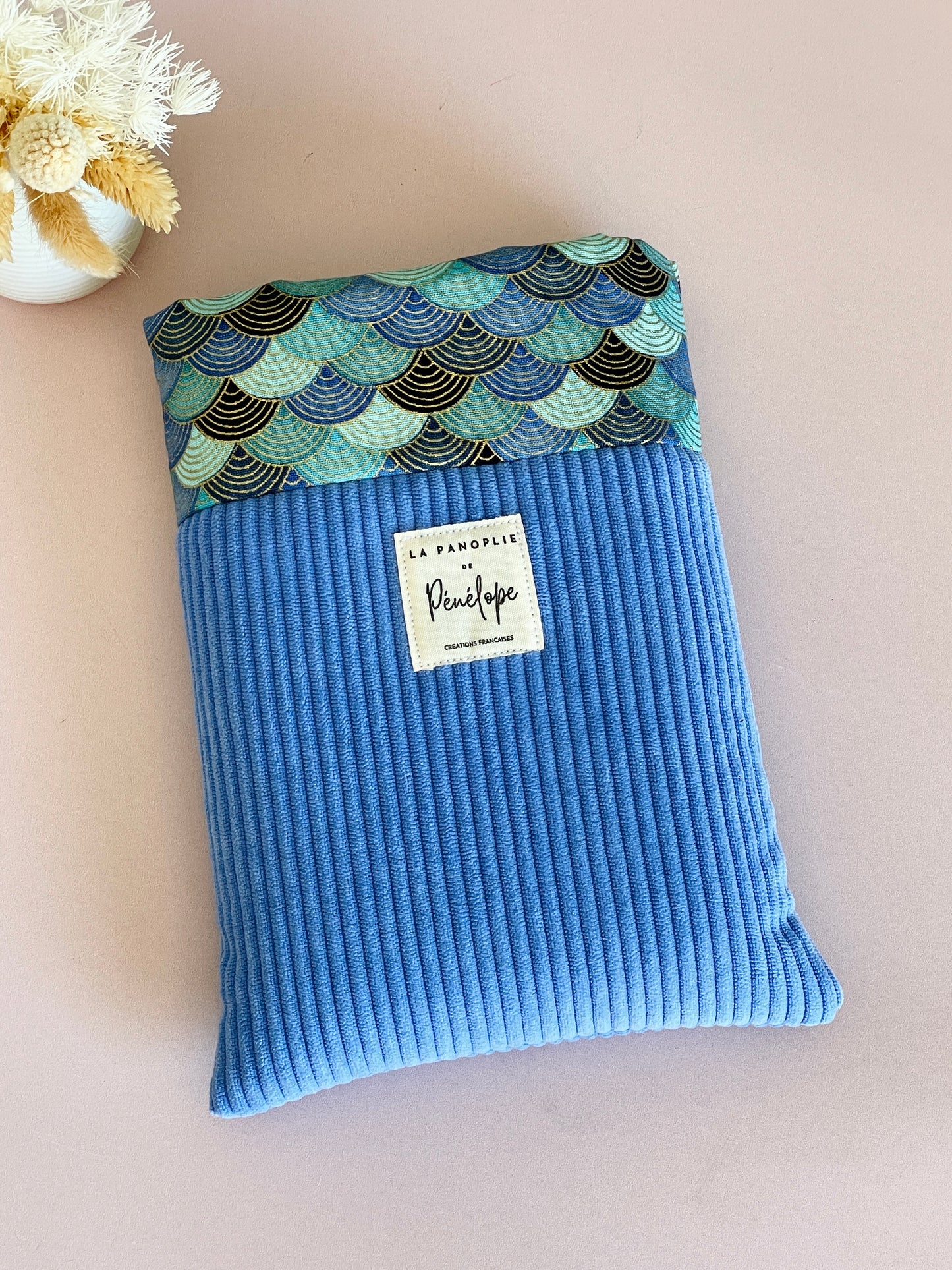 Pochette à livre molletonnée en velours bleu lavande