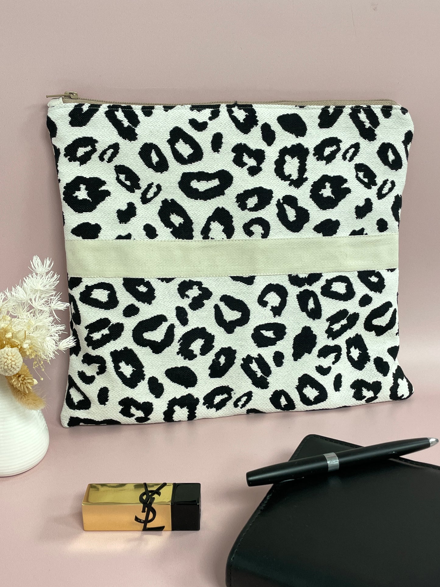 Grande pochette léopard noir ou beige