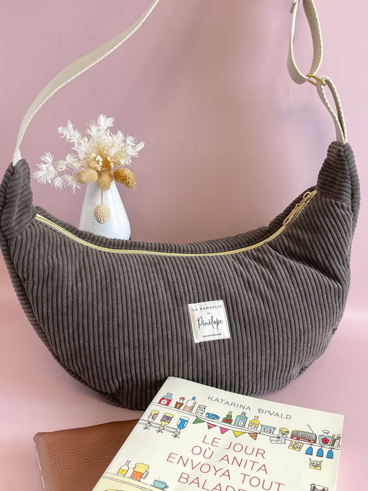 Sac demi lune en velours marron