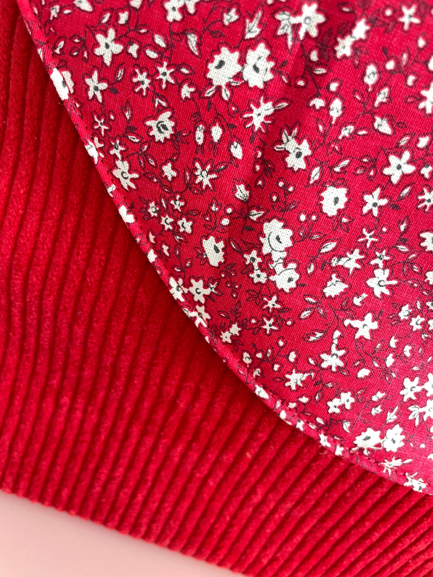 Pochette ordinateur PC rouge et fleurs