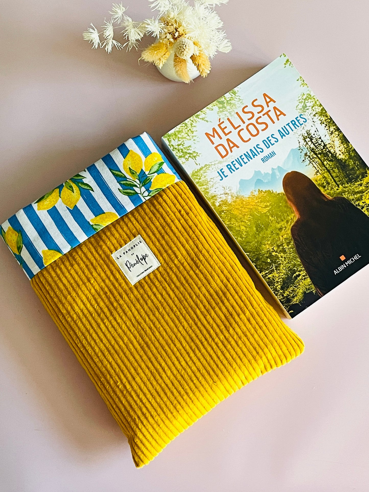 Pochette à livre molletonnée en velours jaune