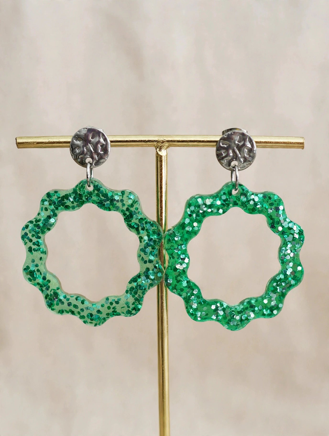 Boucles d’oreilles Lou (vertes ou violettes)