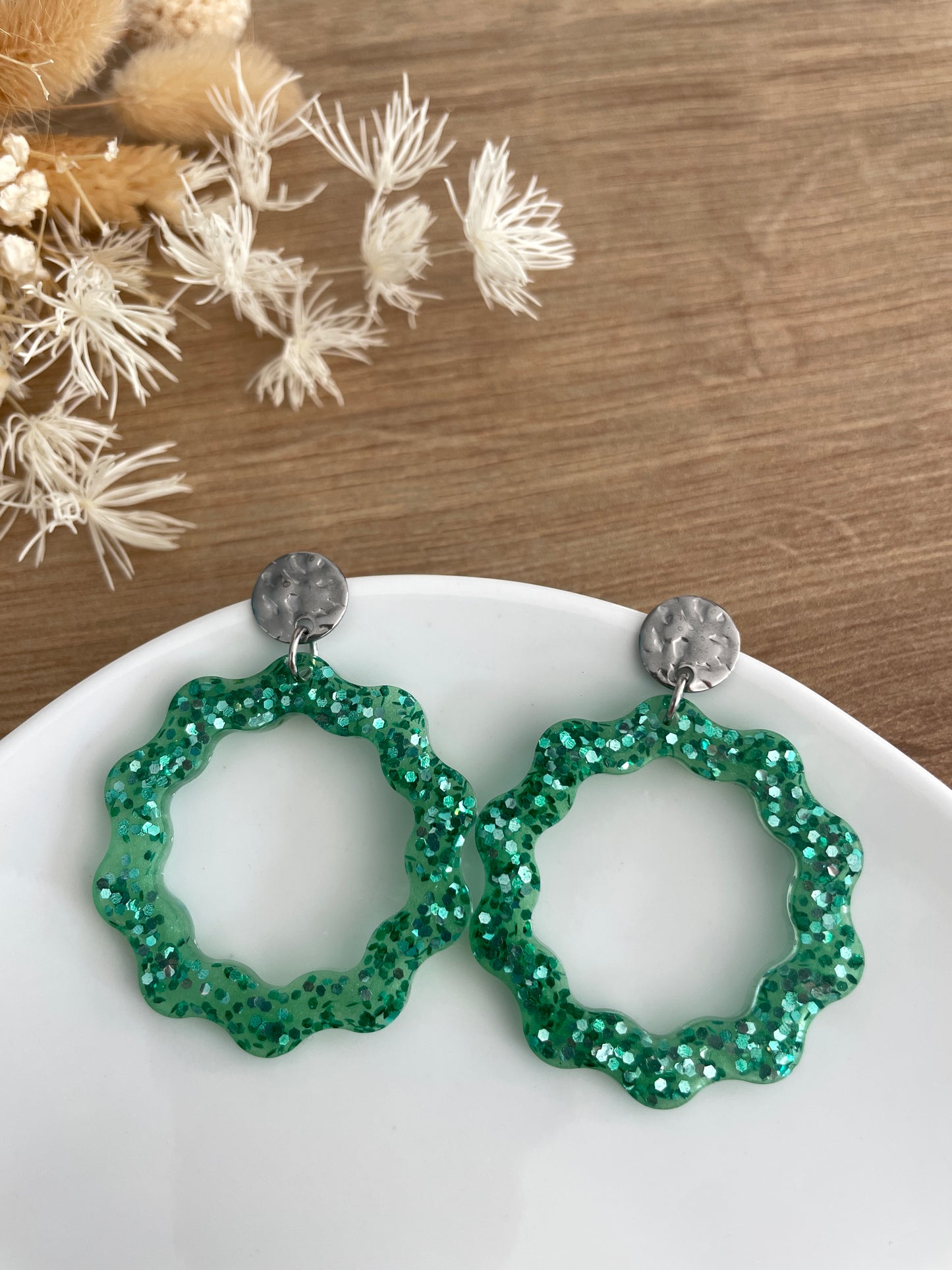 Boucles d’oreilles Lou (vertes ou violettes)