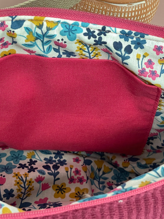 Sac demi lune en velours magenta