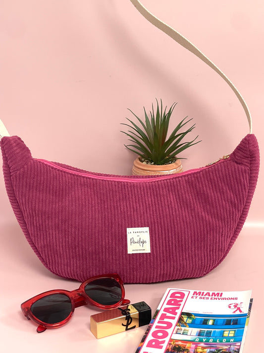 Sac demi lune en velours magenta