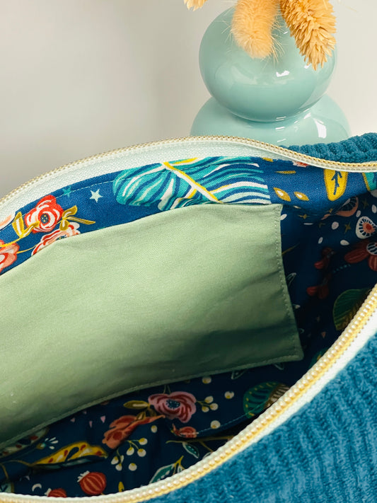 Sac demi lune en velours bleu canard