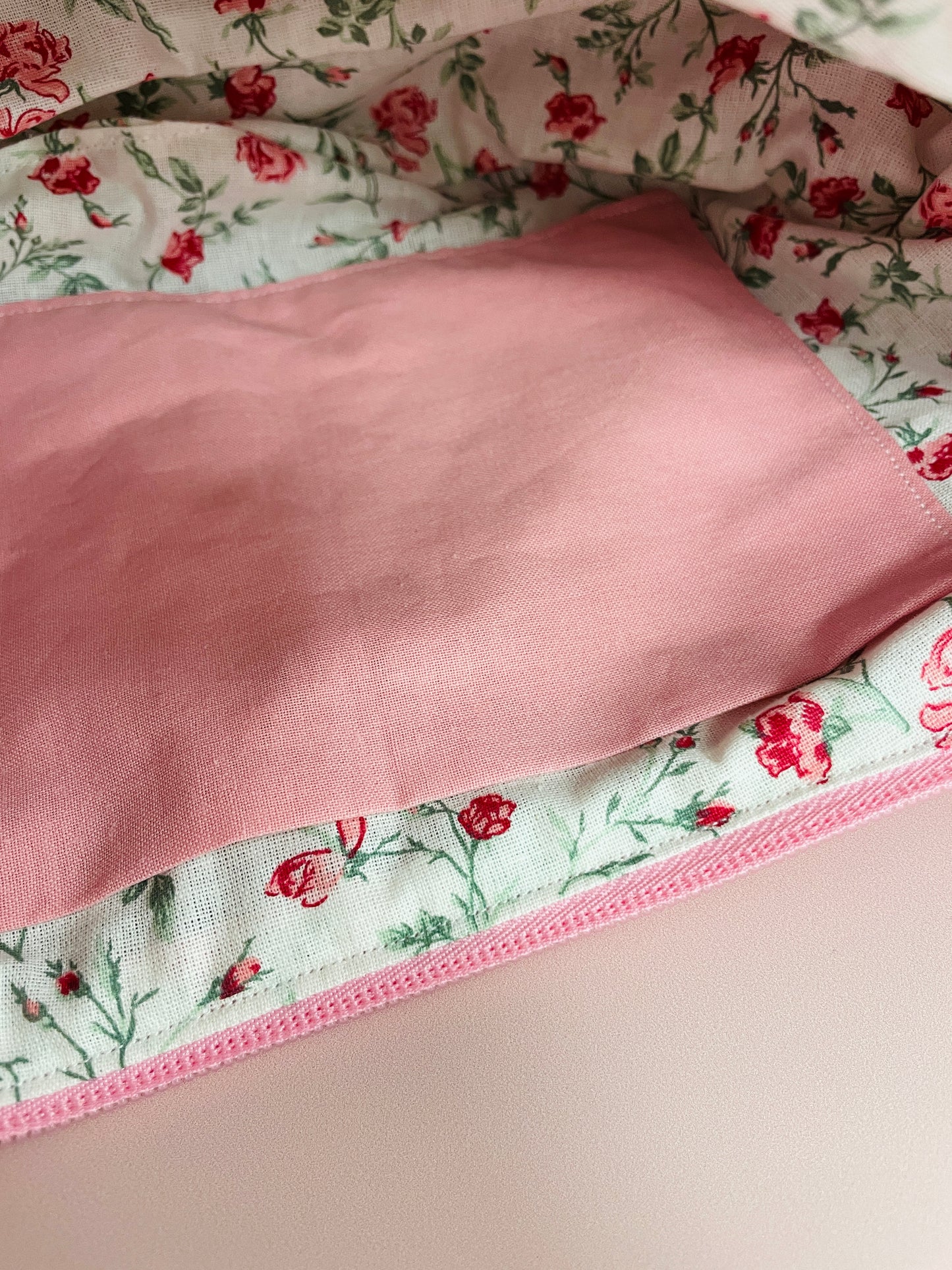 Sac demi lune velours rose clair